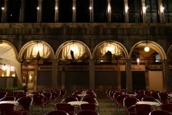 http://www.juliesteyer.com/files/gimgs/th-14_piazza san marco Julie Steyer.jpg